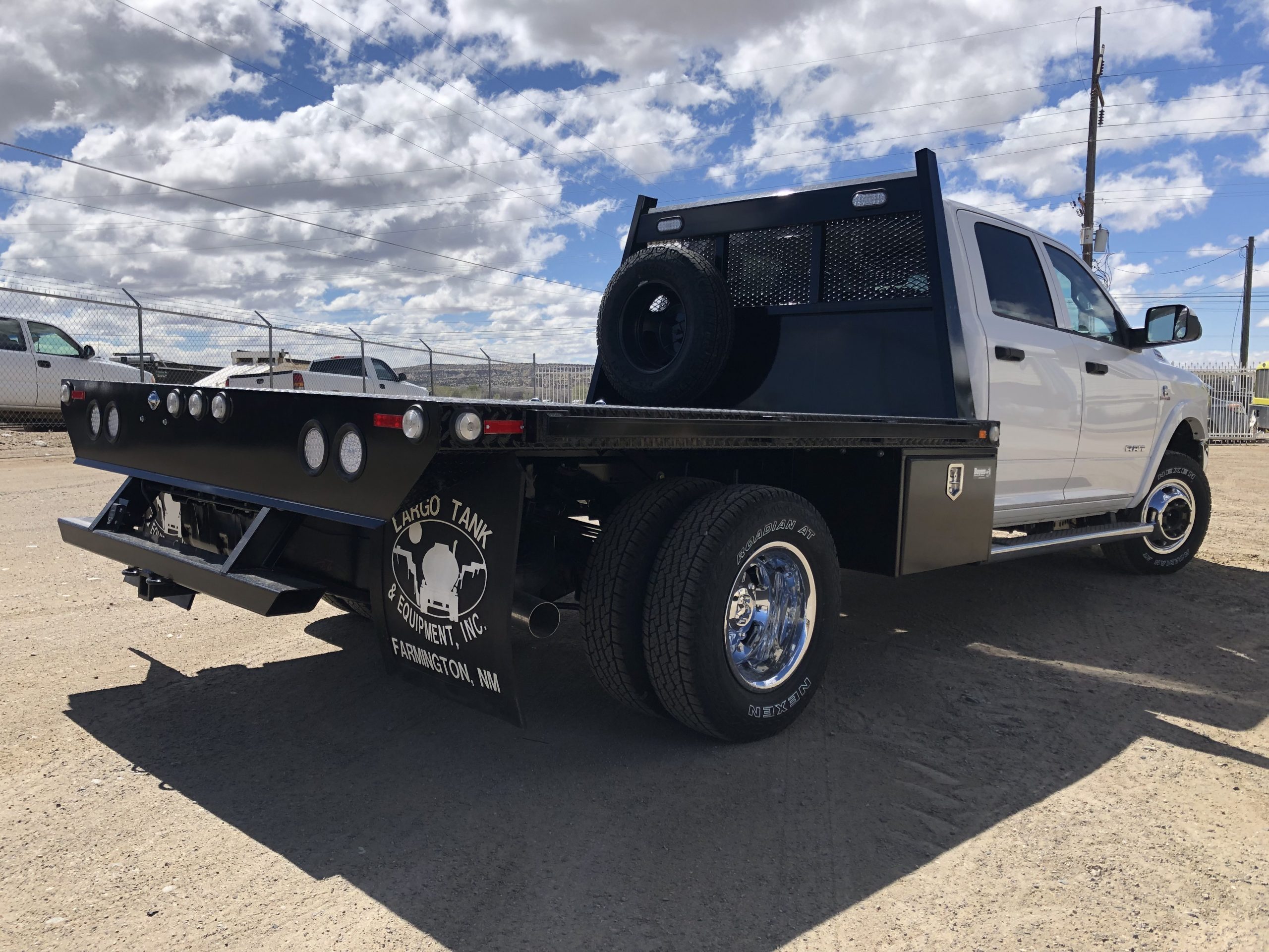 Largo Tank flatbed truck